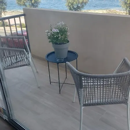 The Seafront Escape Апартаменты